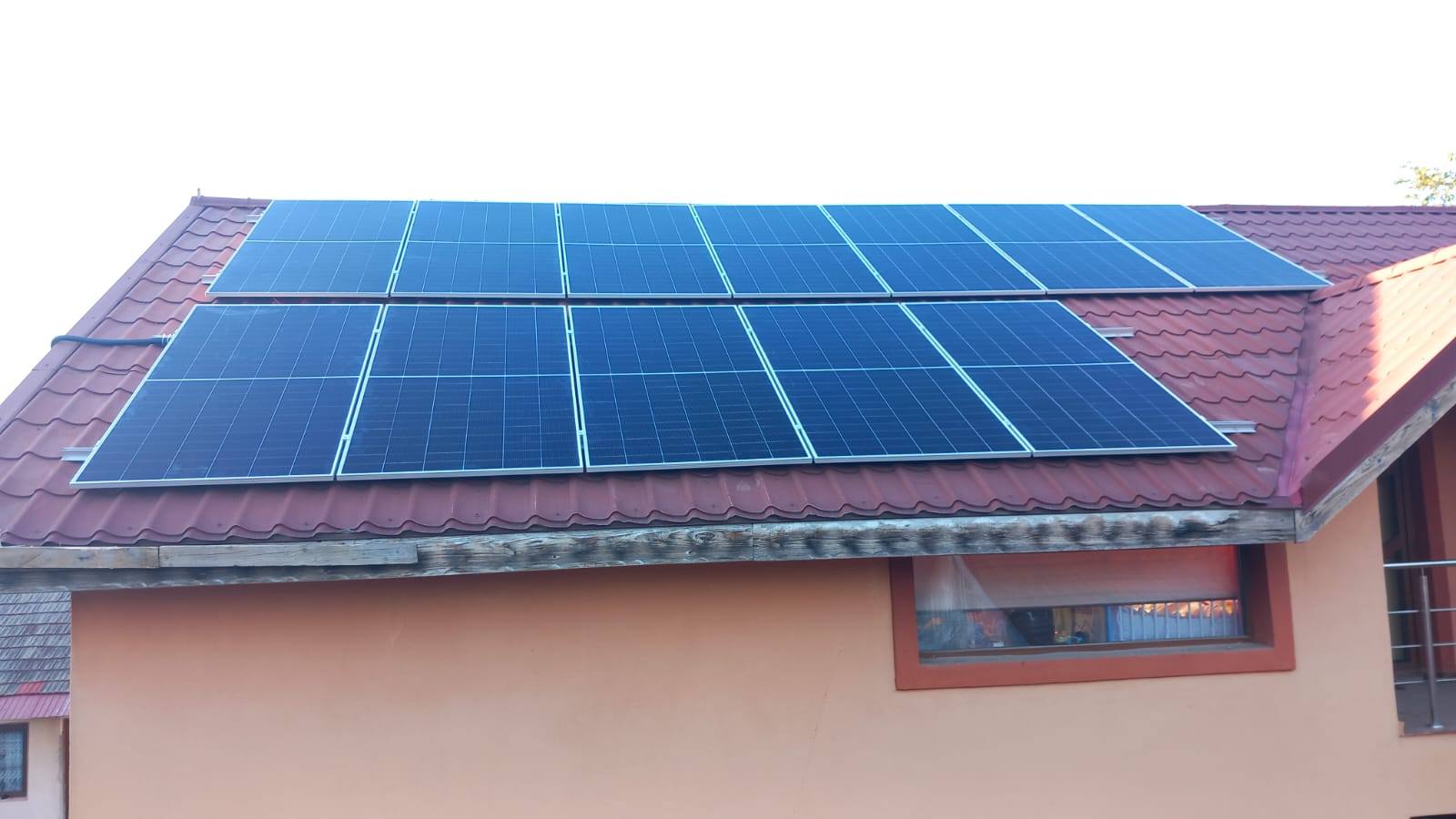 Montaj sistem fotovoltaic complet, curat și profesional – semnat MTC INSTAL FOTO AIR SRL