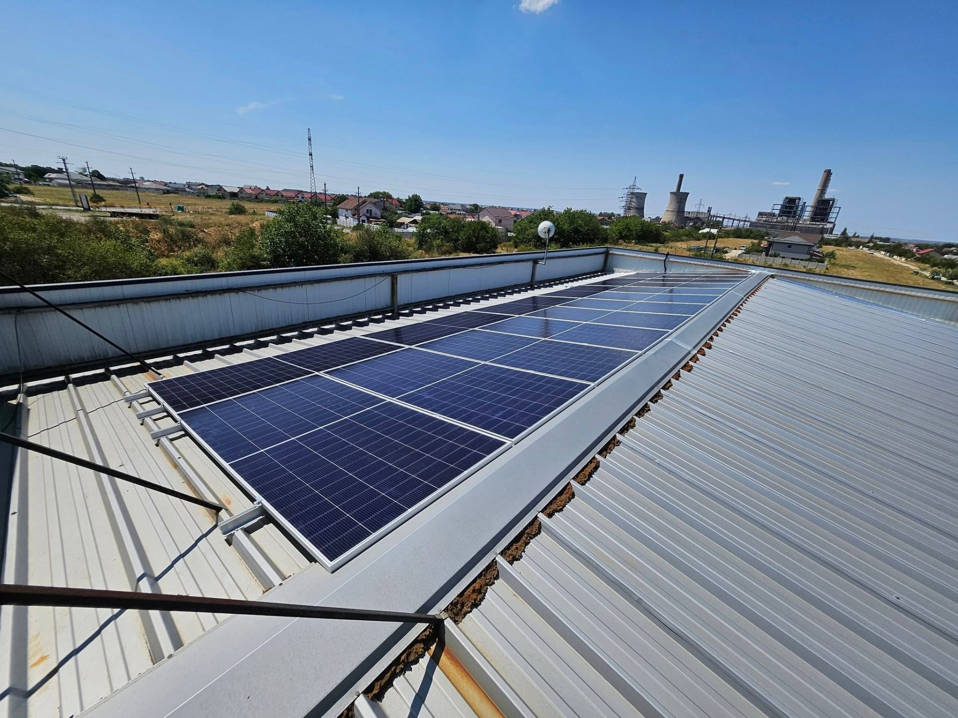 Montaj sistem fotovoltaic complet, curat și profesional – semnat MTC INSTAL FOTO AIR SRL